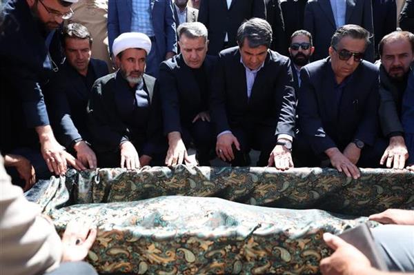کرمان داغ‌دار یکی از ستون‌های استوار هنر؛ بدرقه باشکوه پیکر استاد «محمد نواب‌زاده» به...